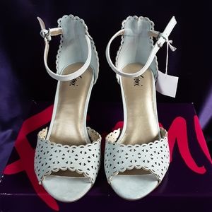Fioni Pale Blue Heels